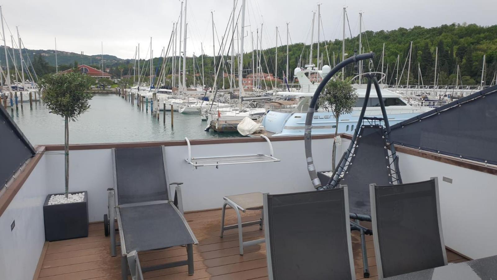 Floating House - Marina Relax Villa ปอร์โตรอซ ภายนอก รูปภาพ